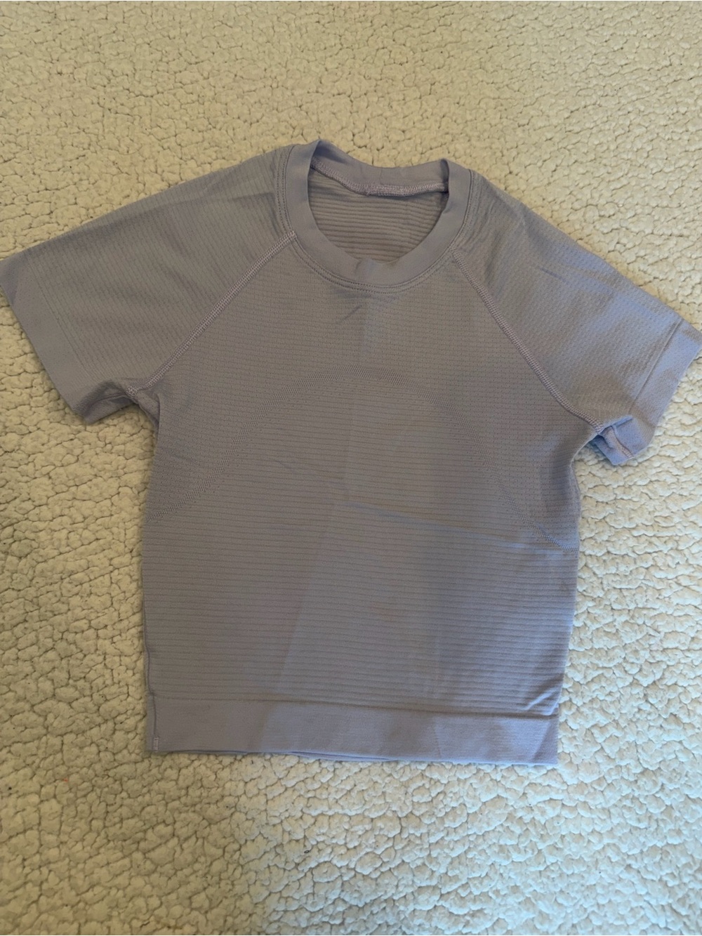 Lululemon 0 Lilac Seamless Short Sleeve Workout Crop top